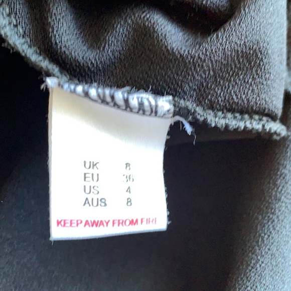 🎉2X HOST PICK🎉 Missguided Long Sleeve Plunge Neck Asymmetric Hem Dress - Picture 11 of 12